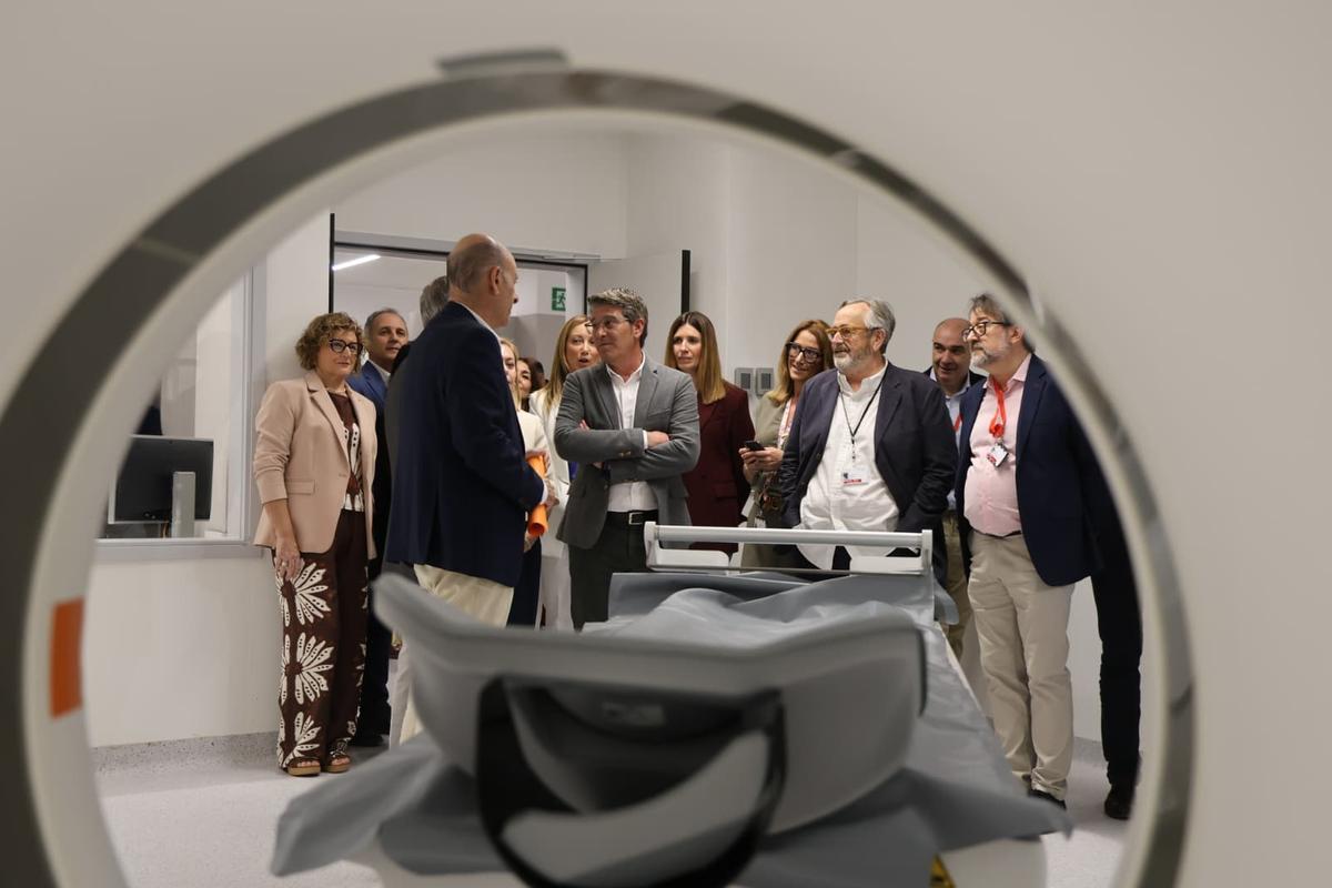 El conseller de Sanidad, Marciano Gómez, con el alcalde de Ontinyent, en su visita de este miércoles al nuevo hospital.