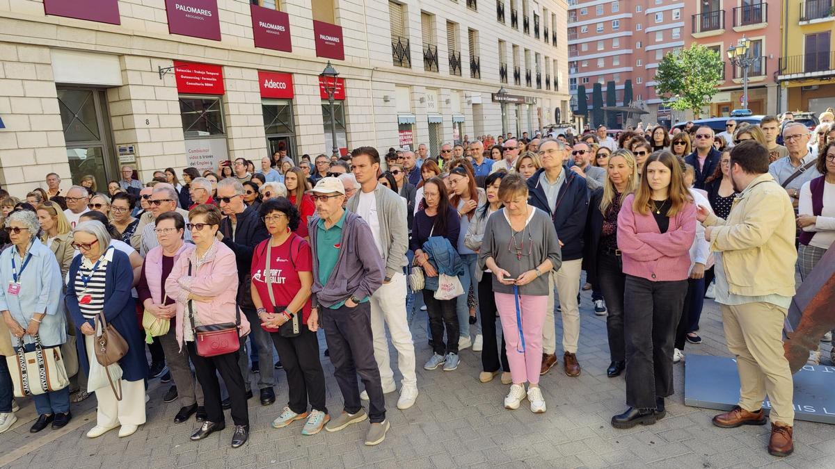 Numerosos asistentes al acto celebrado en Alzira.