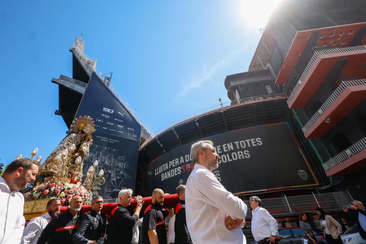 La Virgen de Tabacalera recorre el barrio de la Exposición