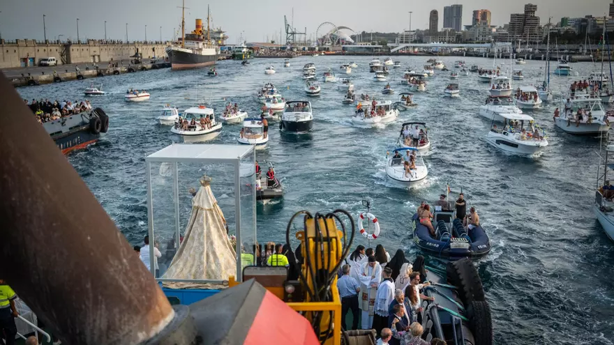 Procesión y embarcación de la Virgen del Carmen en Santa Cruz de Tenerife