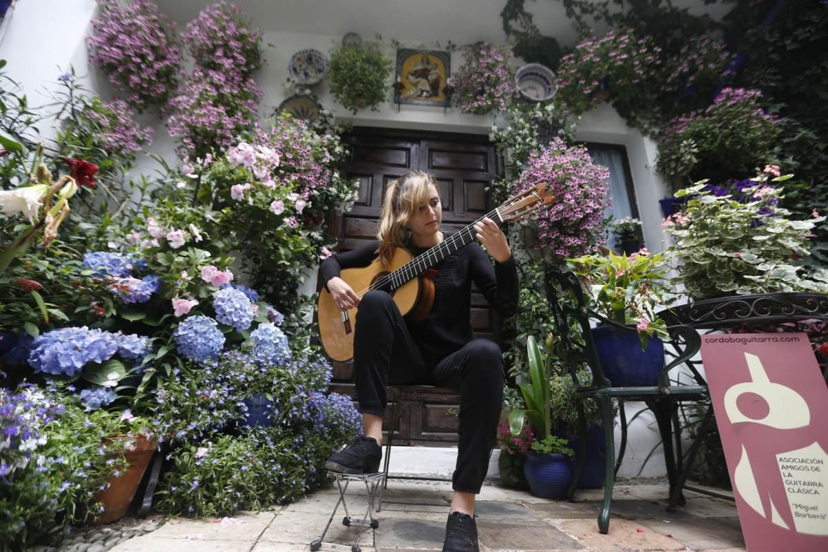 Fotogalería / Una multitud visita los patios el último sábado de la fiesta