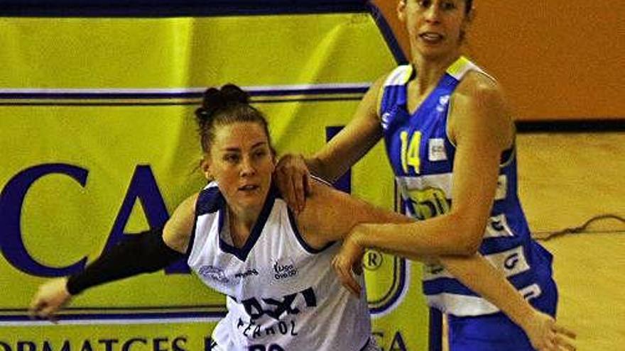 Elin Gustavsson (esquerra) juntament amb Georgina Bahí en un partit