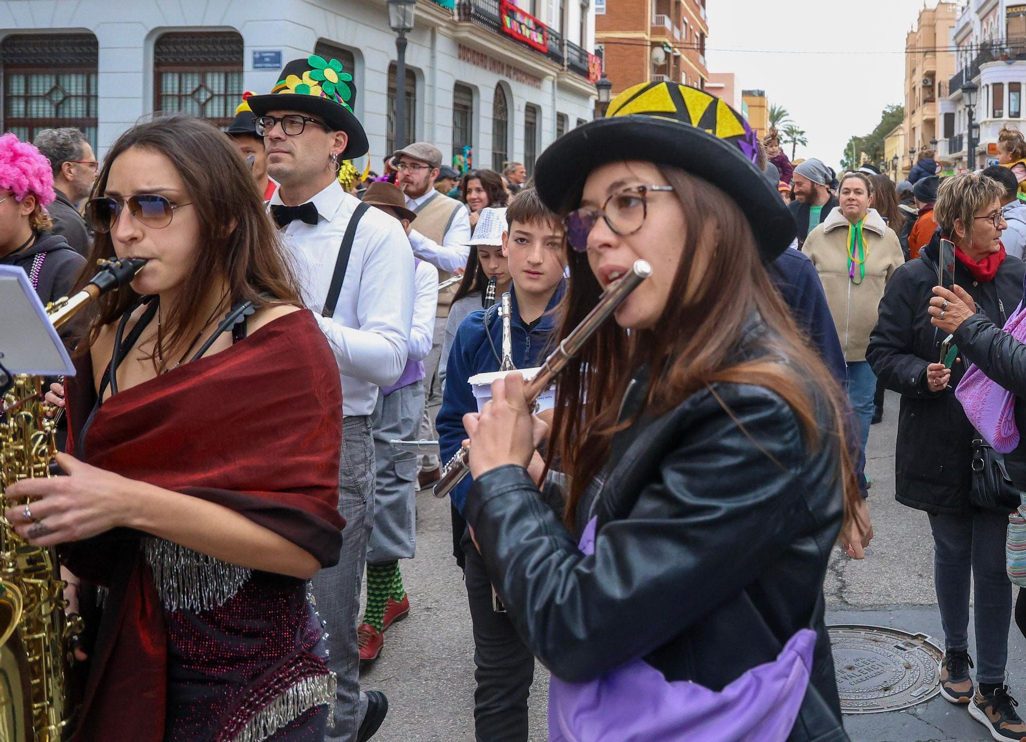 El Cabanyal se vuelca con el carnaval más americano con el 'Mardi Grass' de Nueva Orleans