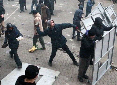 Batalla campal en Kiev entre policía y opositores