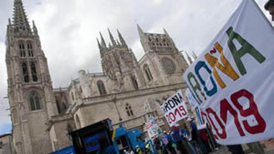 Llegada de los corredores de la XV Marcha Nuclear a Burgos