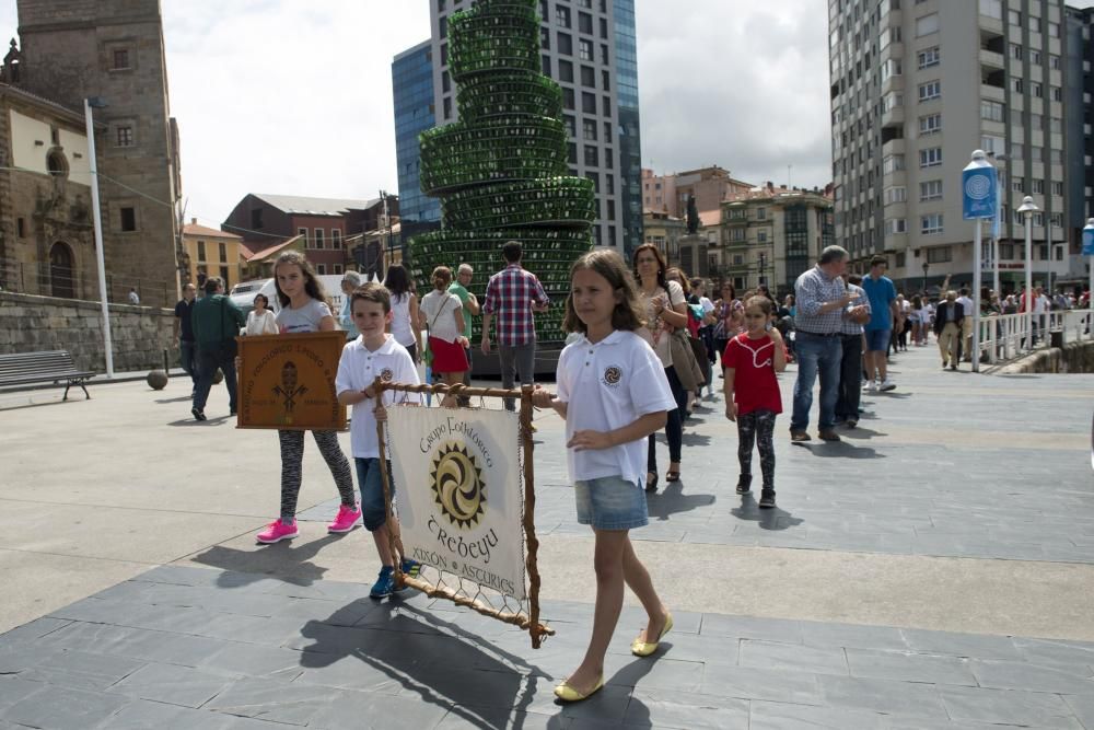 Desfile floclórico del festival Arco Atlántico de Gijón