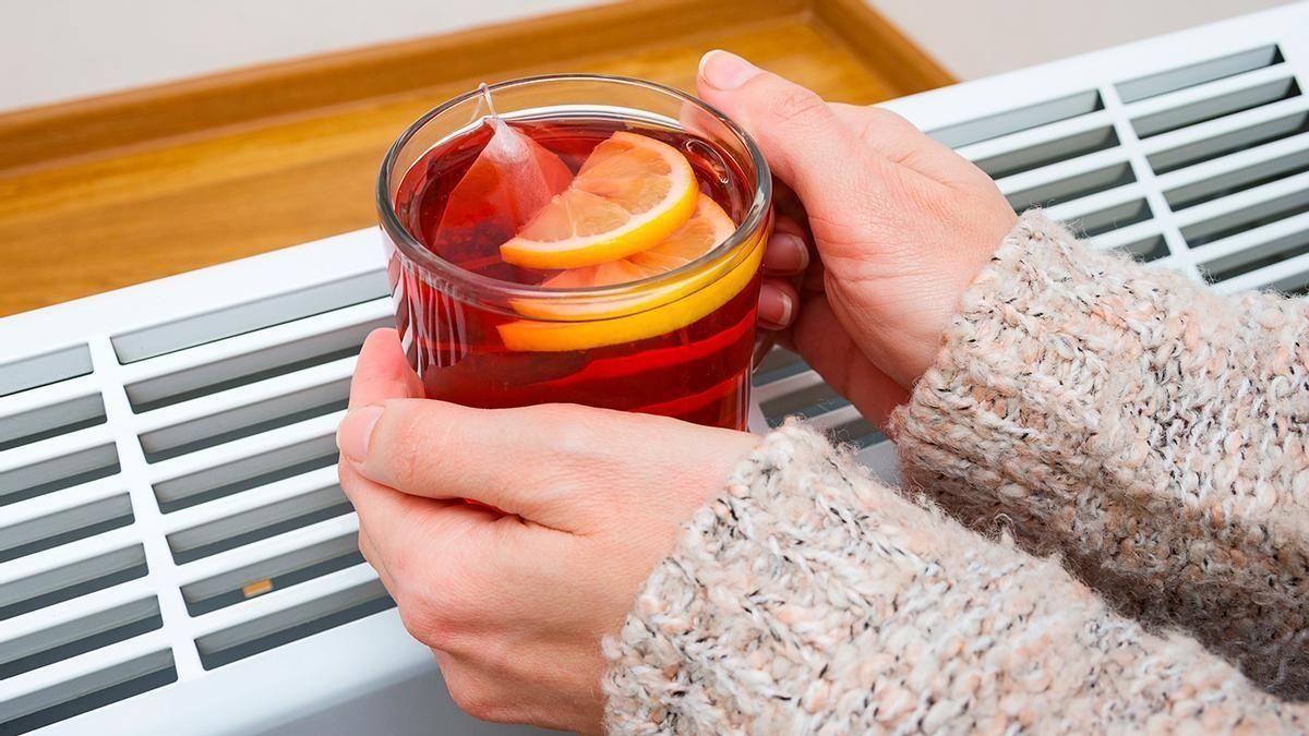 Vaso de zumo de limón en el radiador, la solución que más gente hace en invierno
