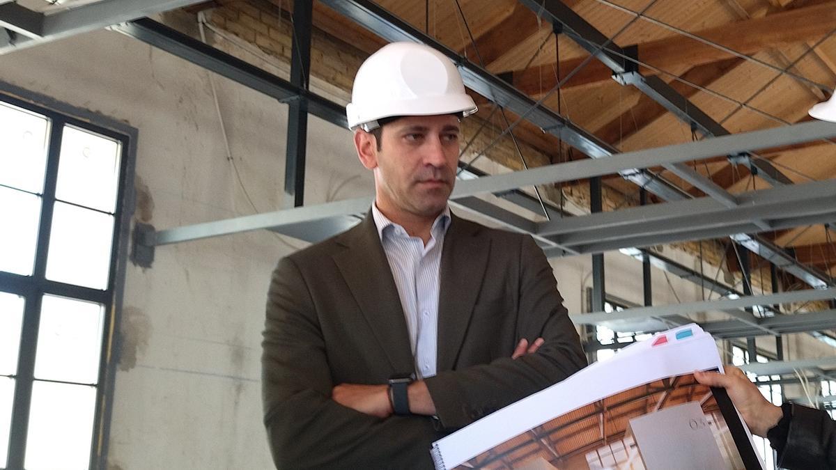 El alcalde de Benissa, en una visita a las obras del nuevo ayuntamiento