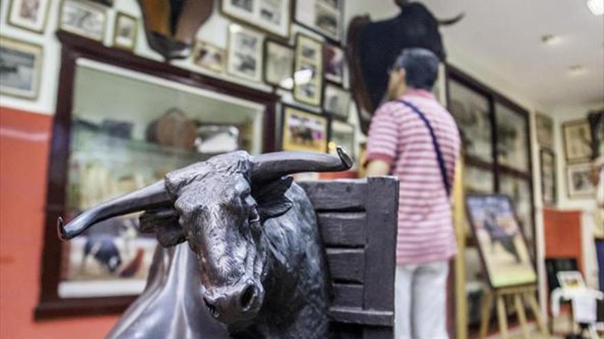 El club taurino muestra sus fondos en su museo de López Prudencio