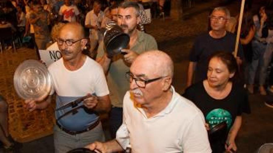 El Síndic exige al Ayuntamiento de Alicante más medidas contra el botellón en Santa Cruz