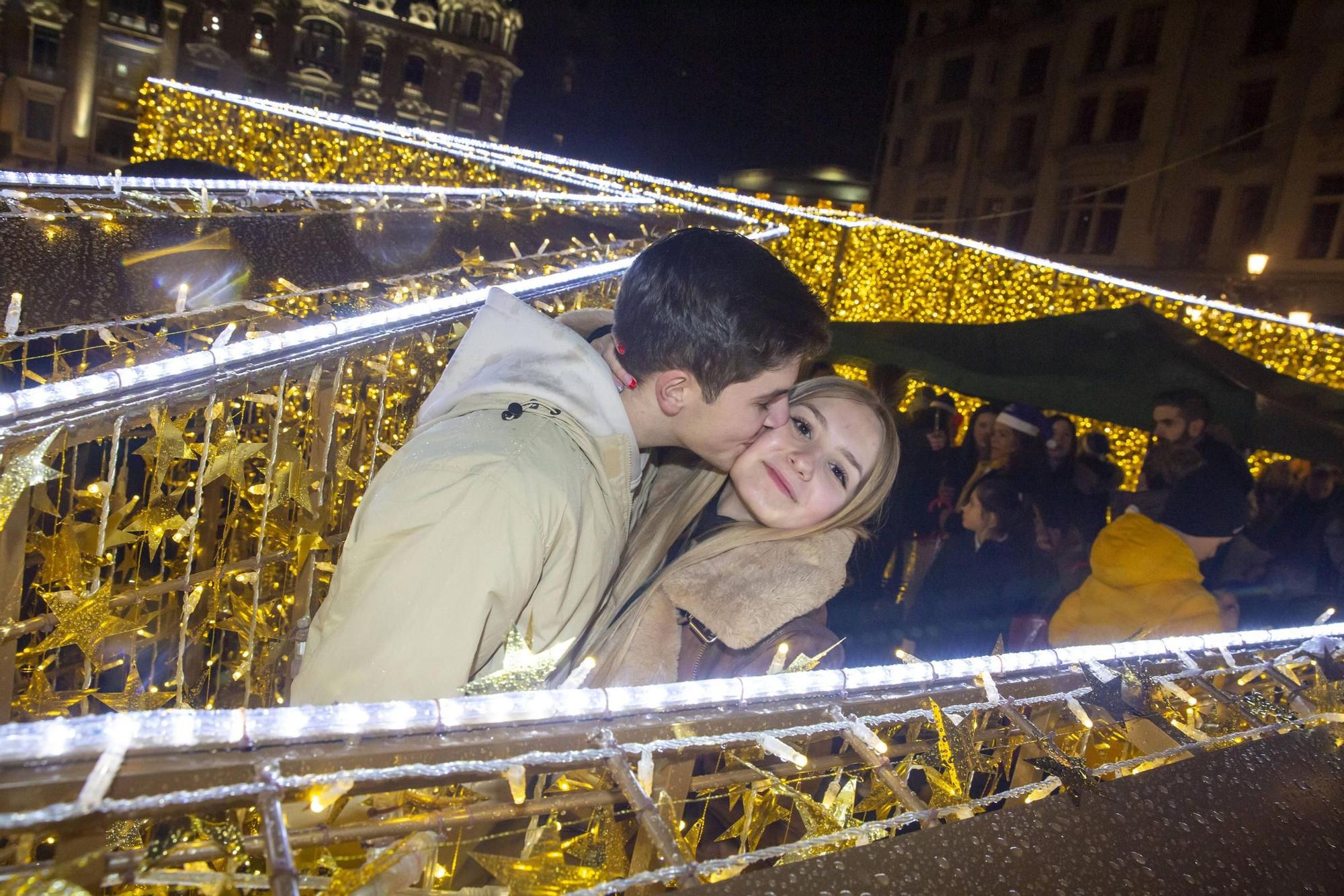 EN IMÁGENES: Así fue el encendido de la iluminación navideña en Oviedo