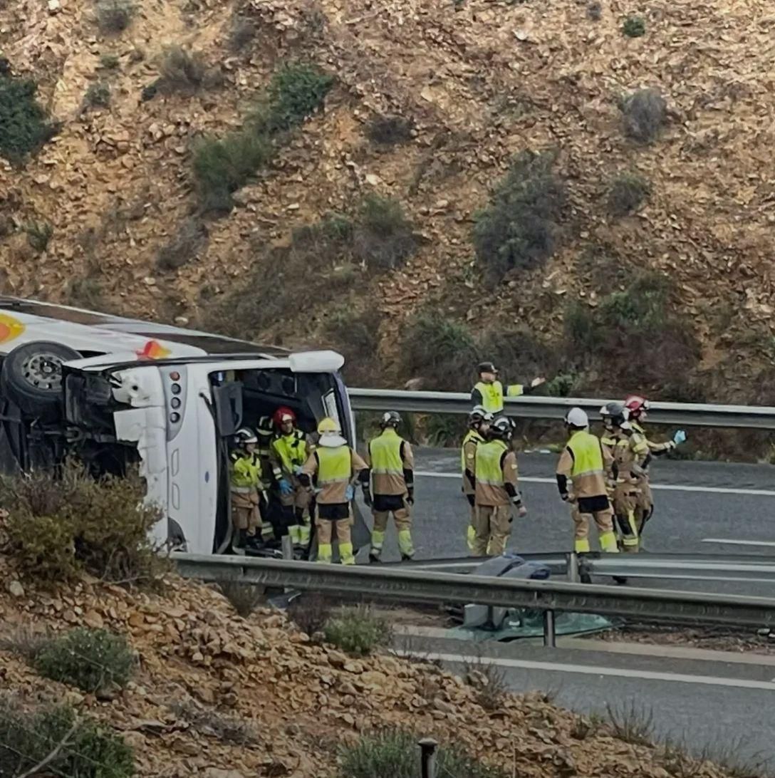 El accidente del autobús del Imserso volcado en Murcia, en imágenes