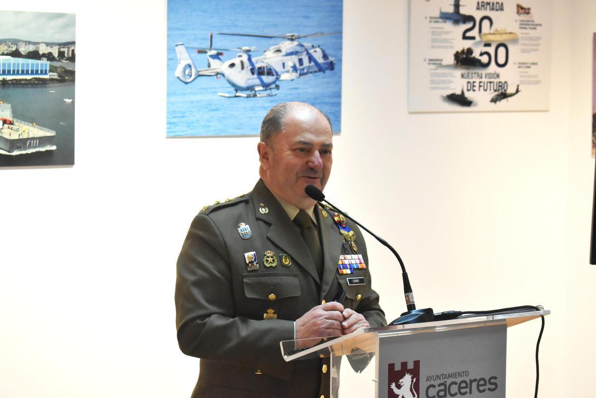 Galería | Así fue la inauguración de la exposición de las Fuerzas Armadas en Cáceres