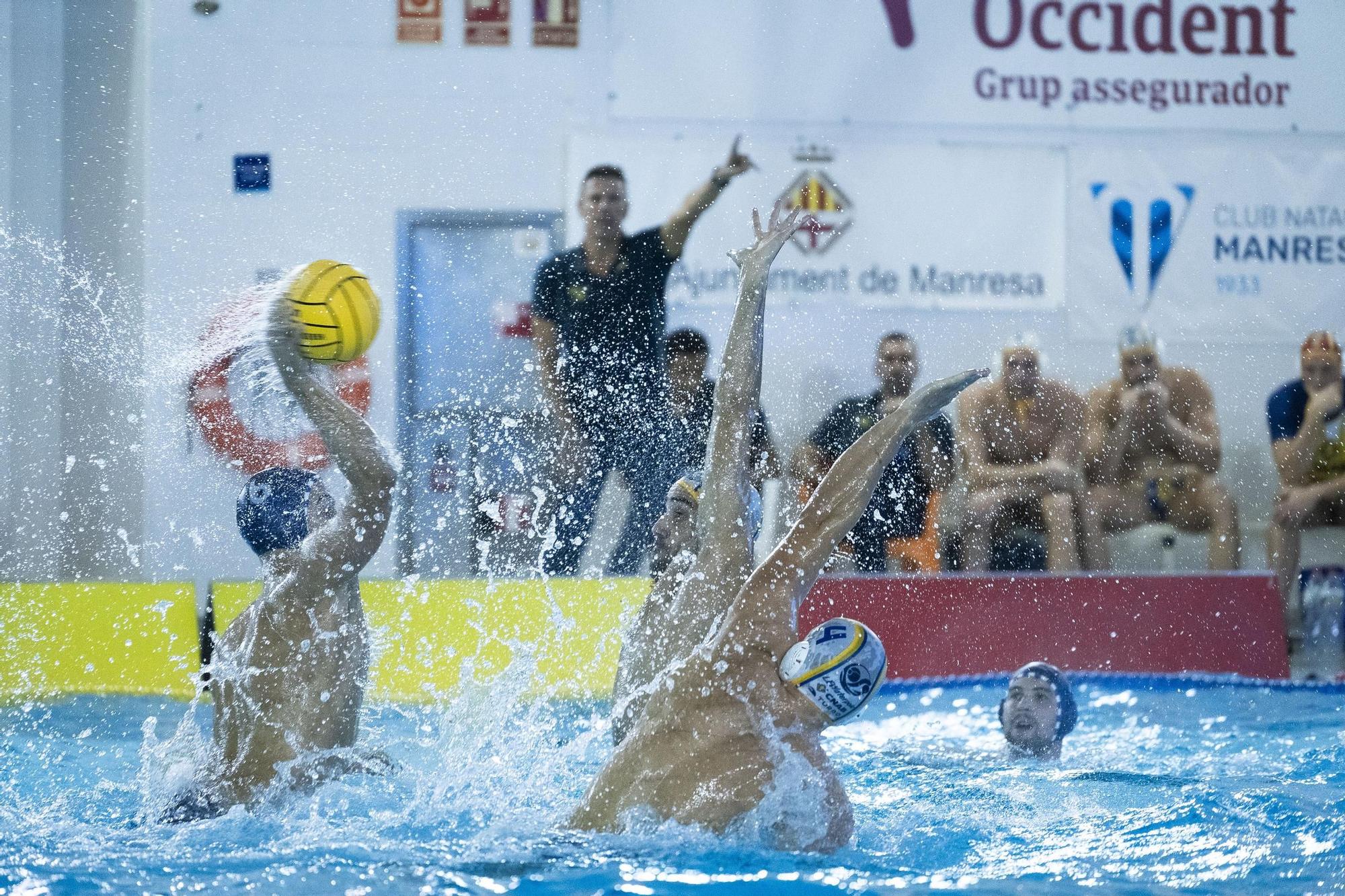 Imatges de la final de la Copa Catalunya de waterpolo entre l'Atlètic Barceloneta i el CN Sabadell