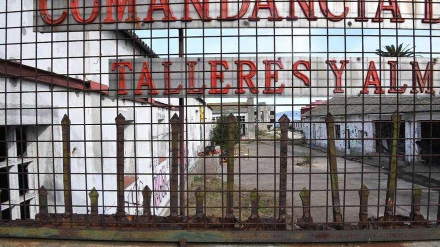 Vista parcial, desde el exterior, de las instalaciones del edificio de Comandancia de Obras.