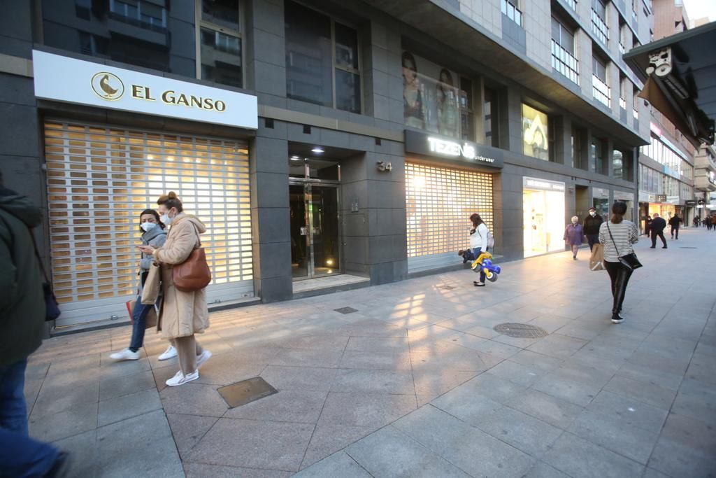 Primer día del adelanto del cierre del comercio a las 18.00 horas por las restricciones