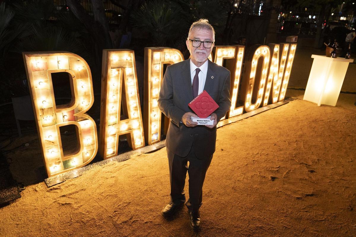 Mateo Valero, con su premio a Barceloní de lAny 2024.