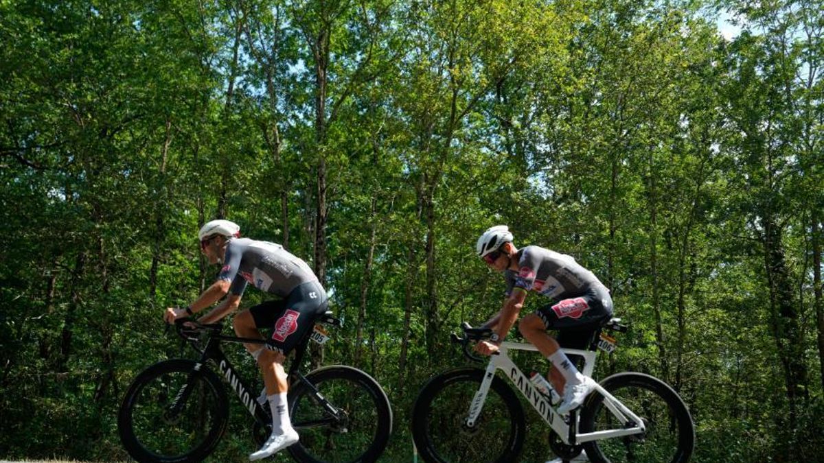 Mathieu vn der Poel, darrere del seu company de fuga, Jonas Rickaert