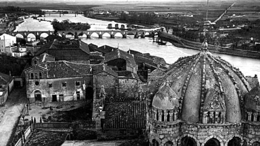 Imagen del cimborrio de la Catedral en 1930.