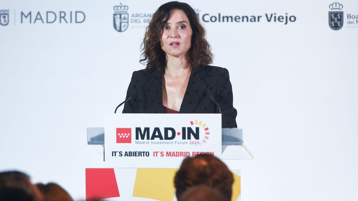 Ayuso anuncia una ley contra la hiperregulación y la revisión de la normativa cada dos años