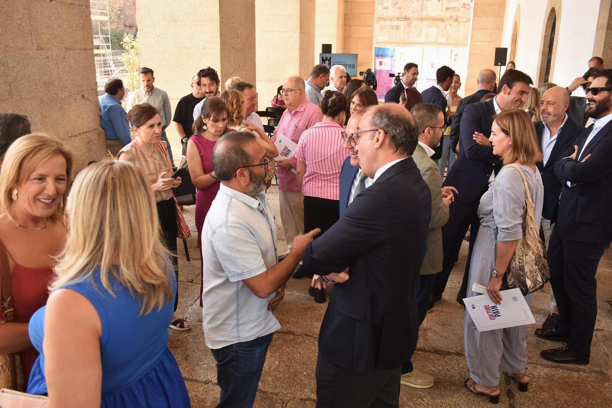 Galería | Extremadura cierra filas con Cáceres 2031