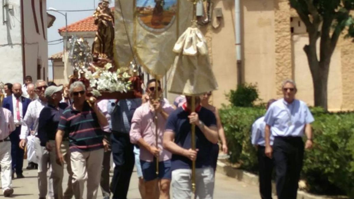 Procesión de san Antonio de Padua en Cerecinos de Campos. | Cedida
