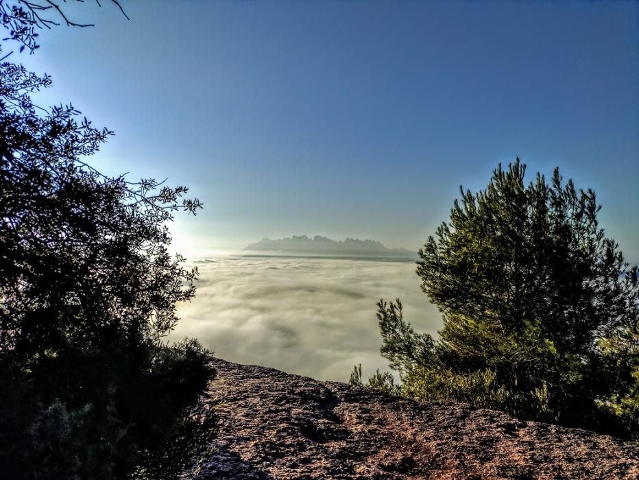 Boira des de Collbaix, amb Montserrat al fons