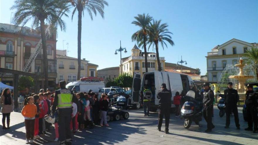 Clases de emergencia en la plaza de España de Mérida