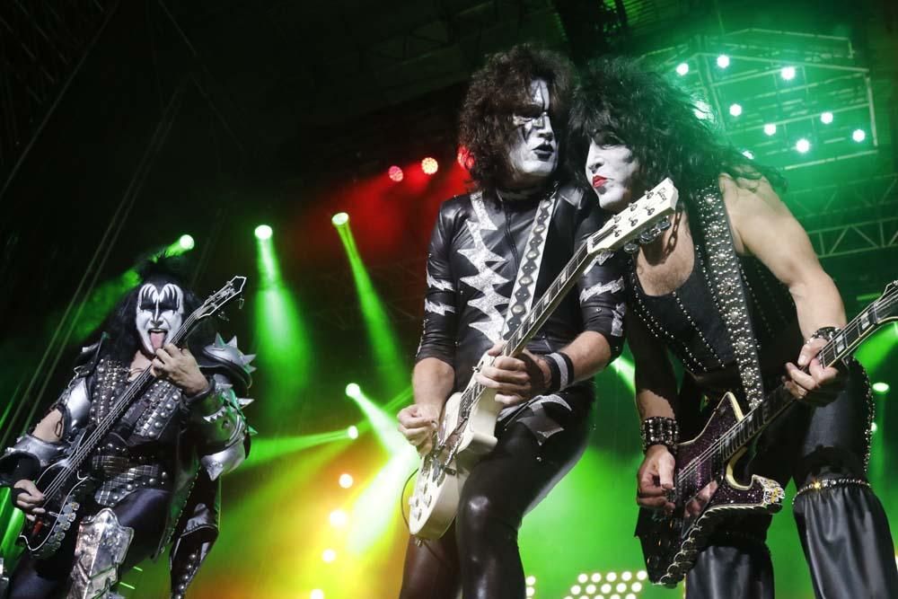 Kiss revienta los Califas