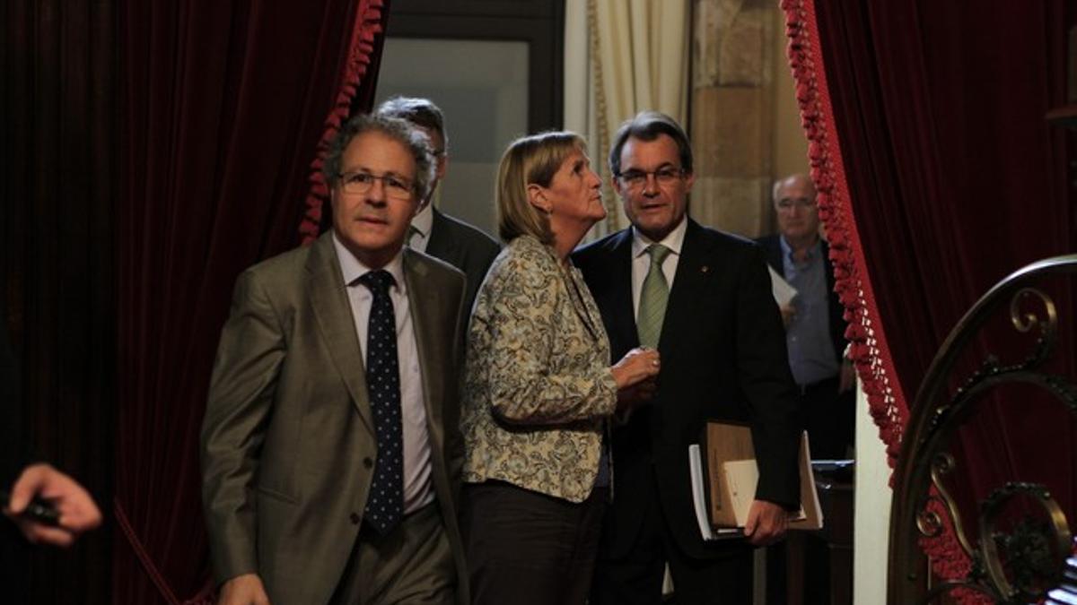 Artur Mas habla con la presidenta del Parlament, Núria de Gispert, este miércoles.