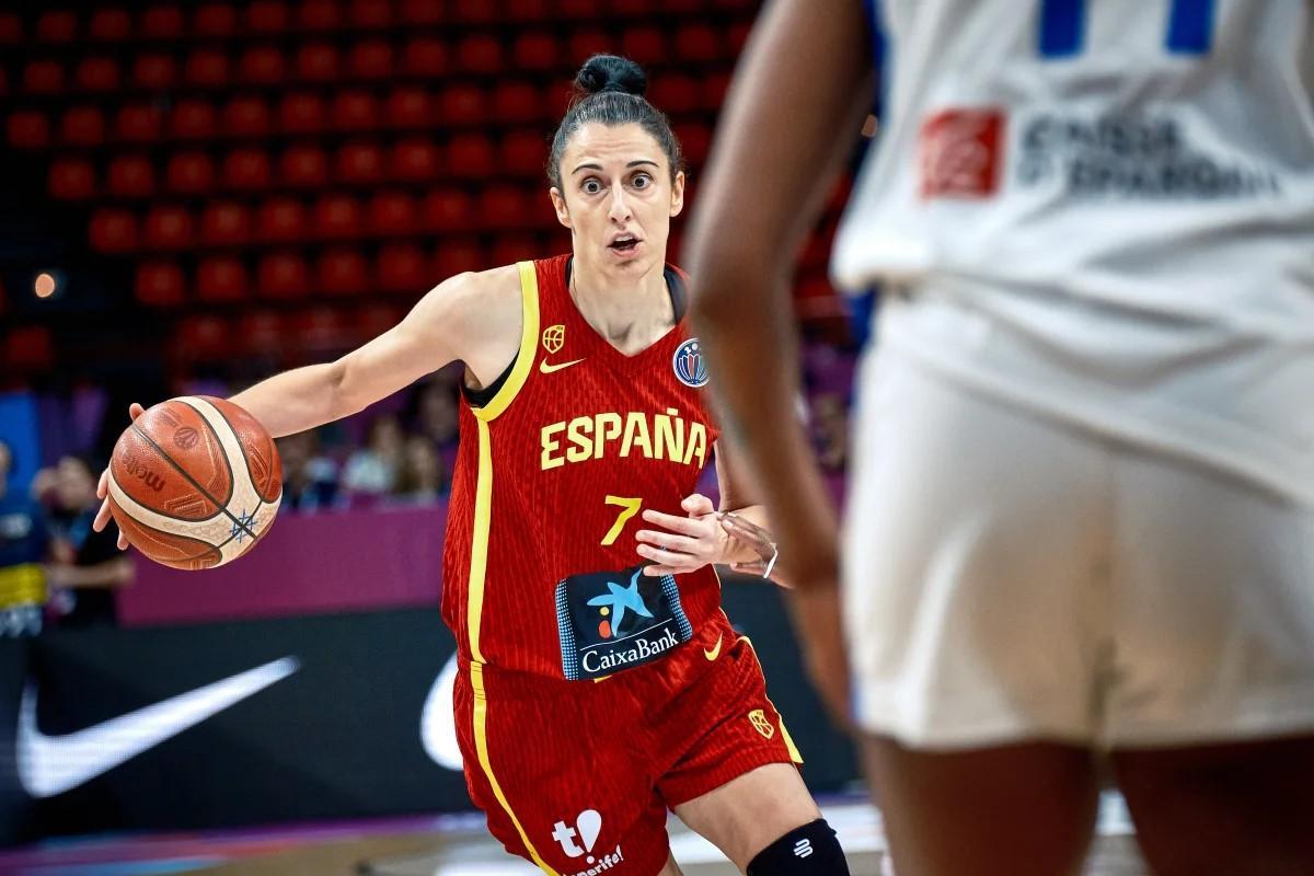 Alba Torrens, en una acción del duelo ante Francia