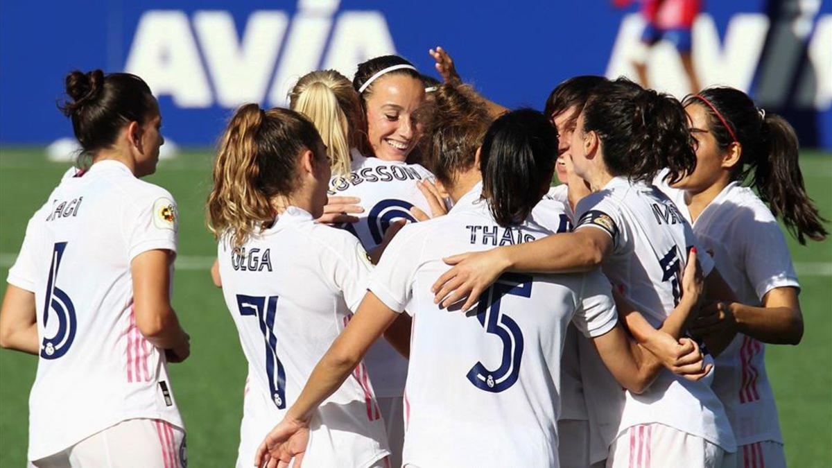 Las jugadoras del Real Madrid femenino celebran un gol en la Primera Iberdrola