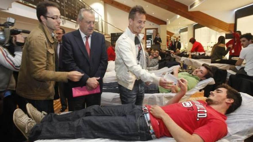 Pereira respaldó ayer la donación de sangre .