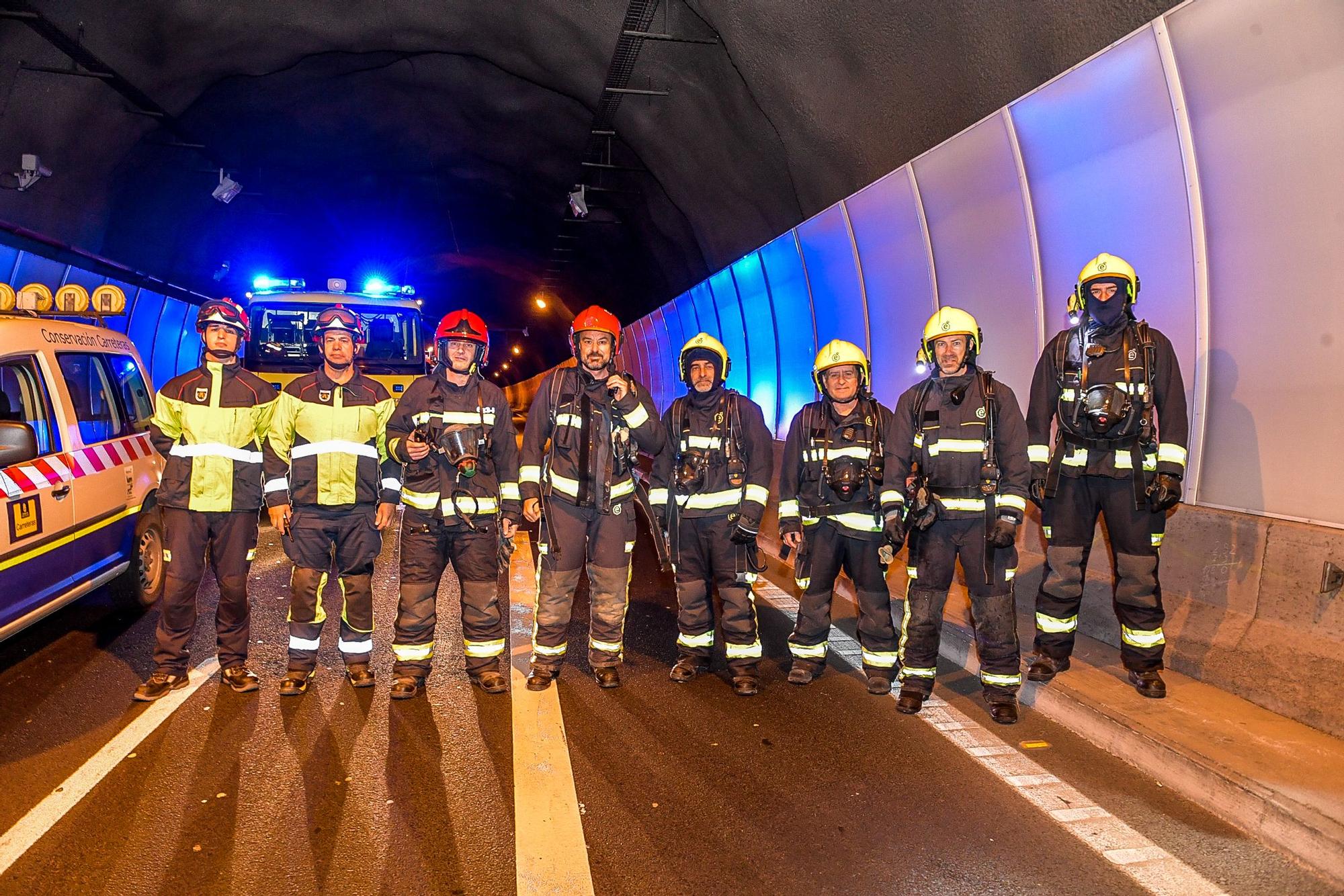 Simulacro de incendio de un vehículo en el interior del túnel de Mogán