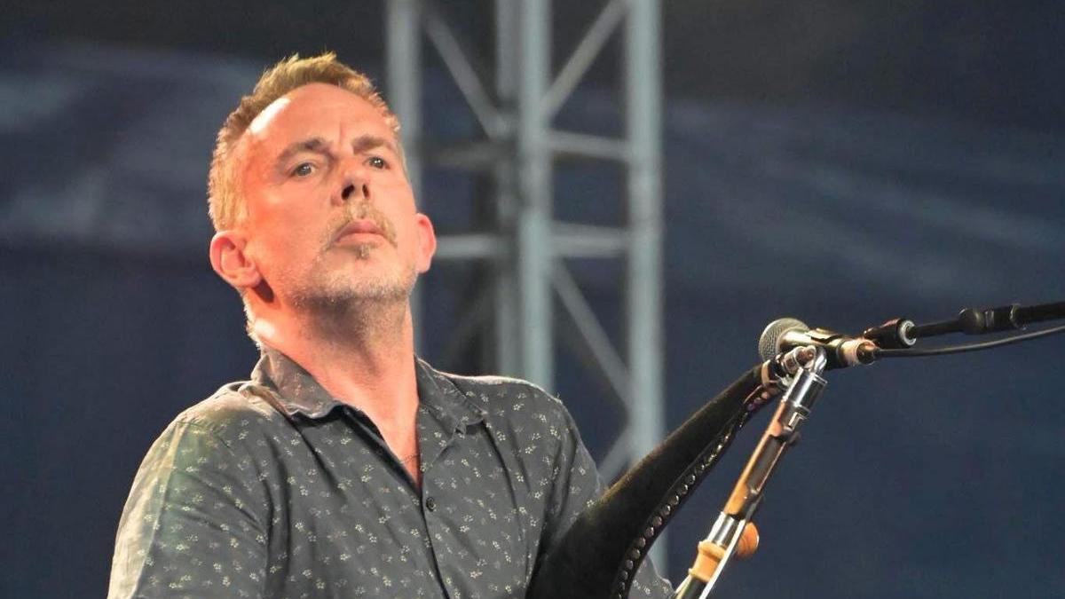 Leonard Barry en un concierto con su gaita