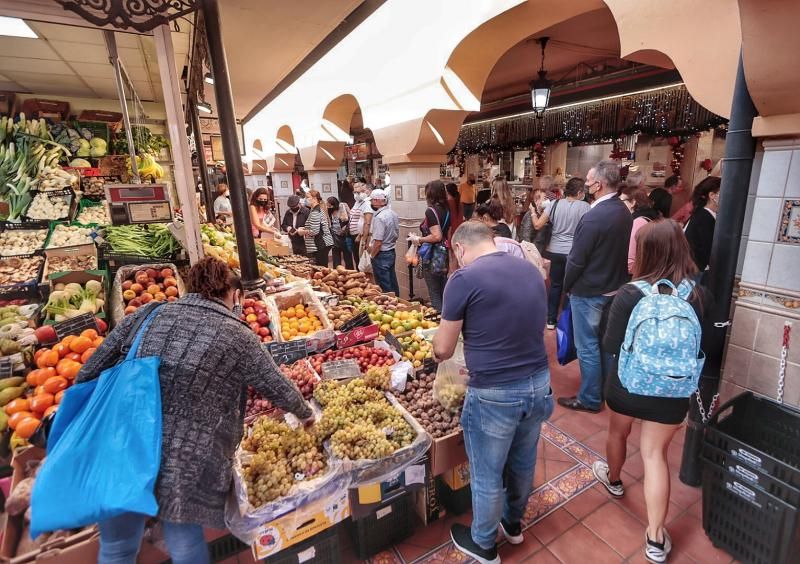 Mercado de Santa Cruz. Compras para la cena de Nochevieja