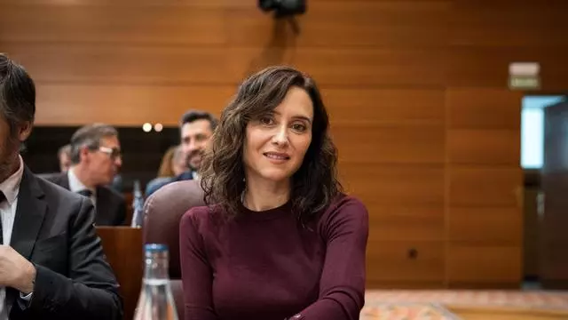 Ayuso a las mujeres de la izquierda: "Les animo a irse solas y borrachas por Teherán"