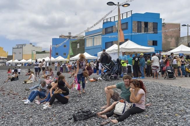 Encuentro sobre el mar en el barrio marinero de ...