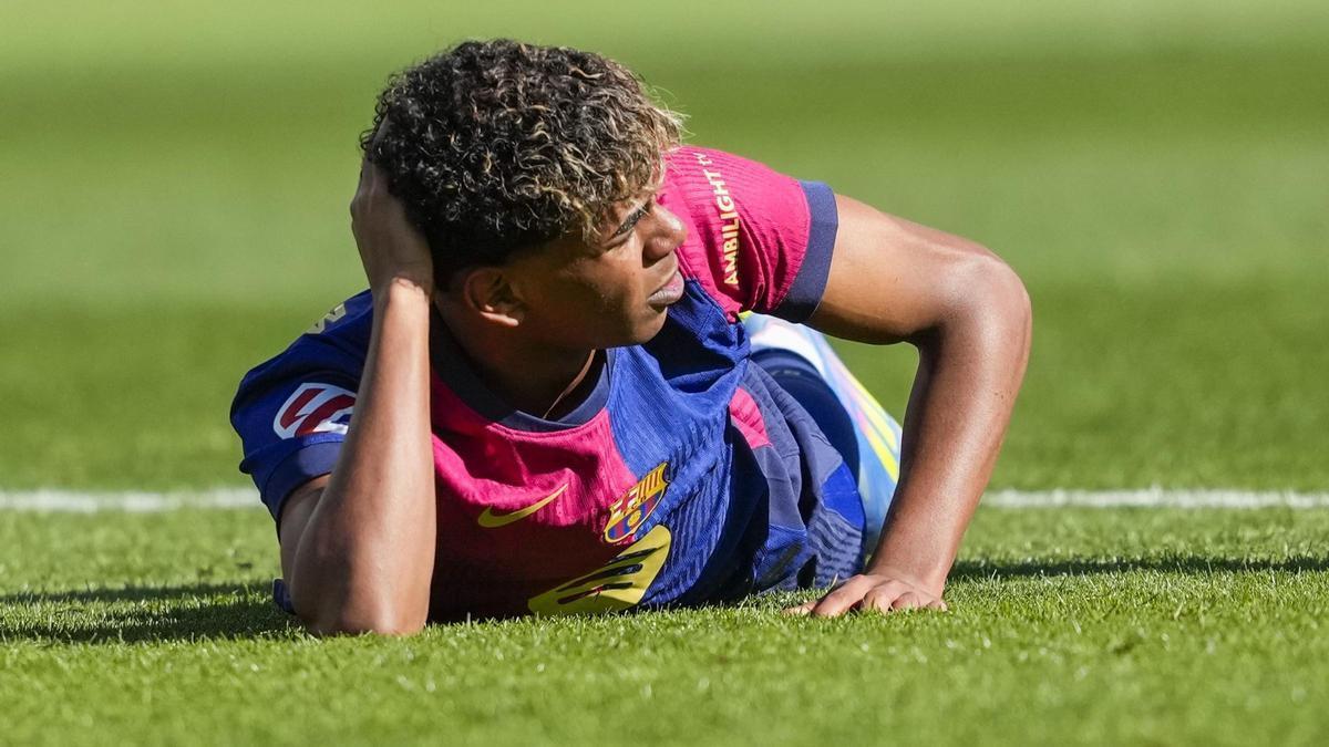 Lamine Yamal durante el Barça-Girona en Montjuïc.