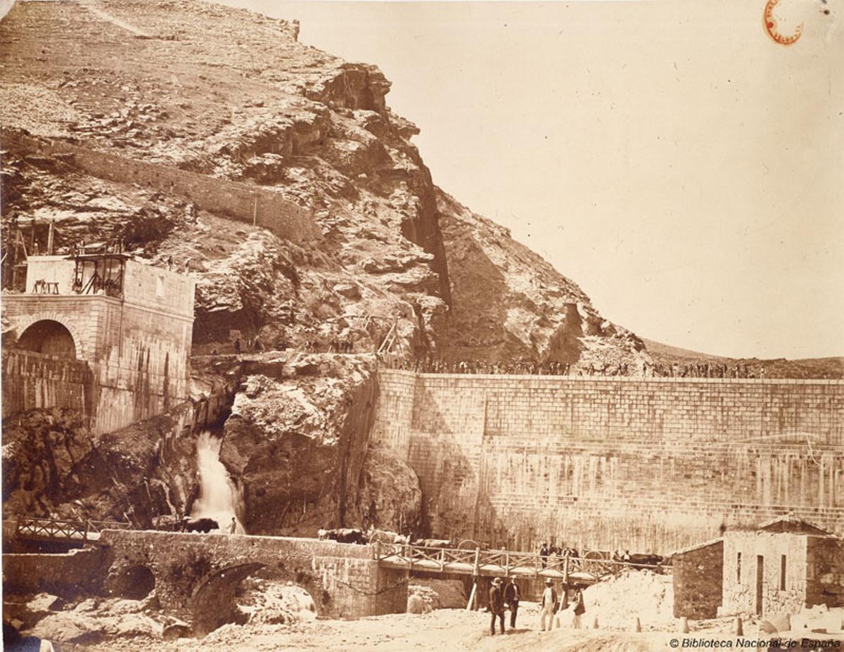 Fotografía de la presa del Pontón de la Oliva publicada en 1858