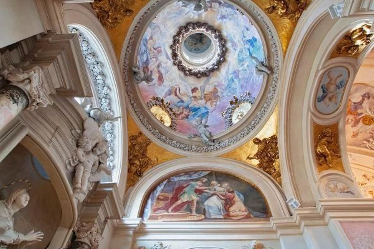 Gloria Domini, fresco pintado por Carlo e Innocente Monti es una alegoria sobre el triunfo del cristianismo
