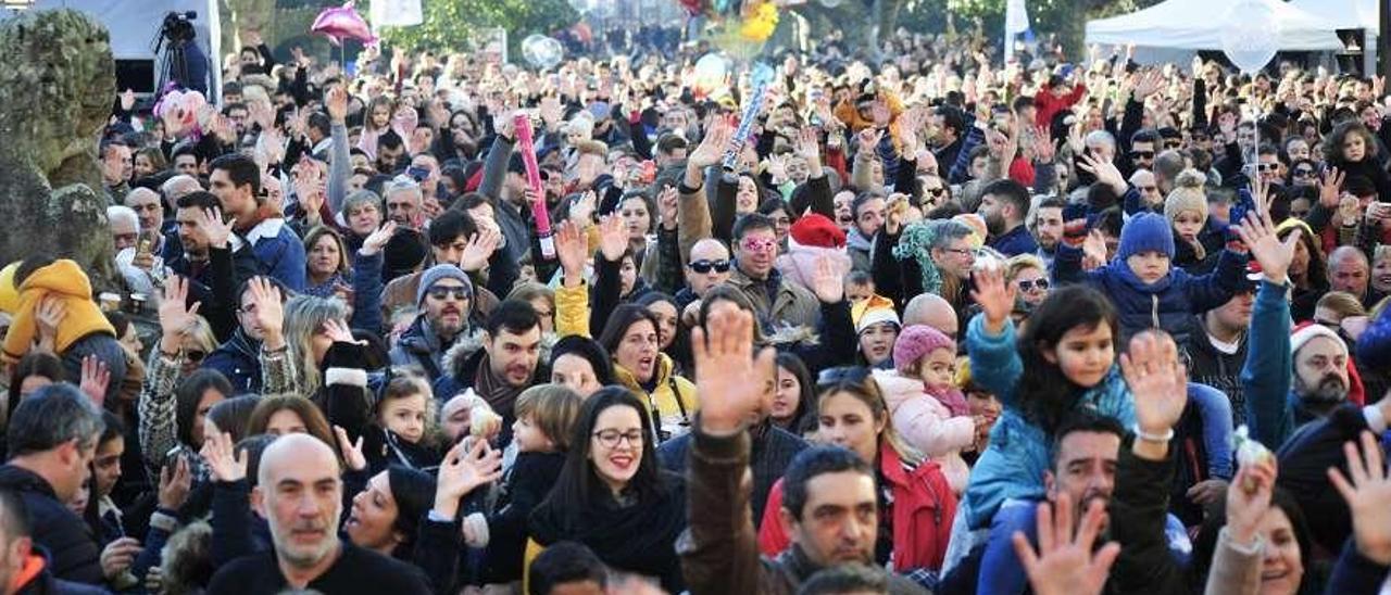 La edición del año pasado de la Fiesta de Fin de Año, organizada al mediodía en Vilagarcía. // Iñaki Abella