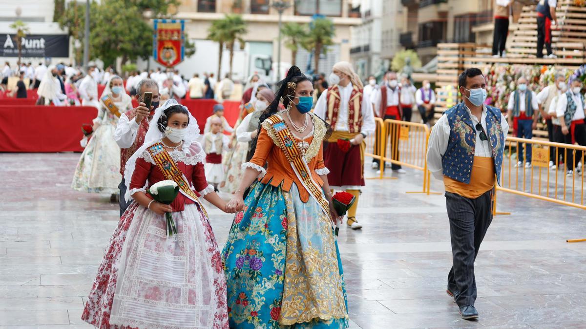 Búscate en el segundo día de Ofrenda por la calle Caballeros (entre las 18.00 y las 19.00 horas)