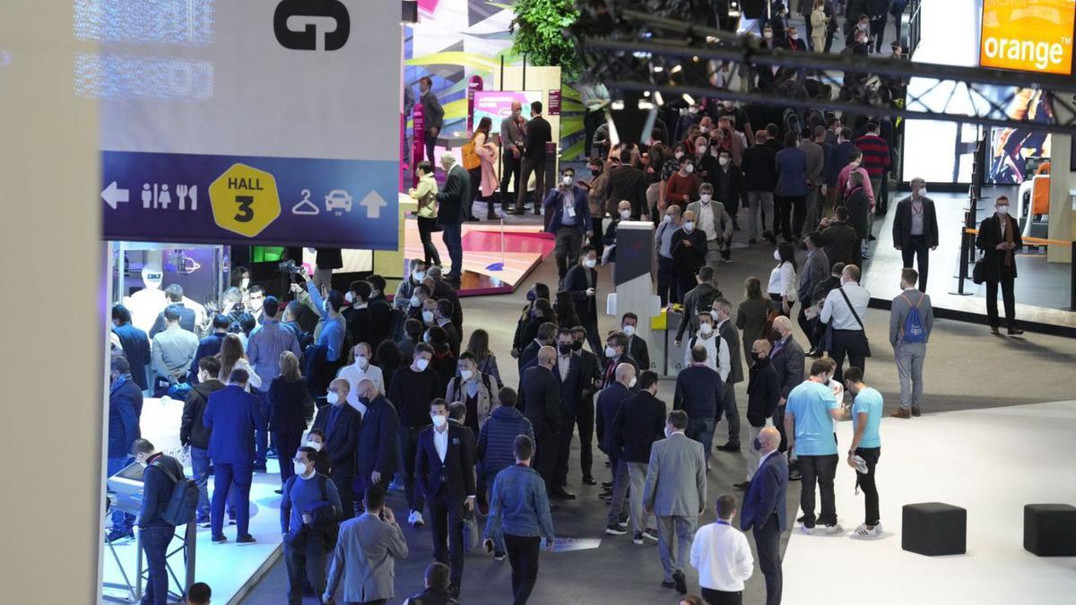 Un munt de congressistes durant una de les jornades del MWC. | ALEJANDRO GARCÍA