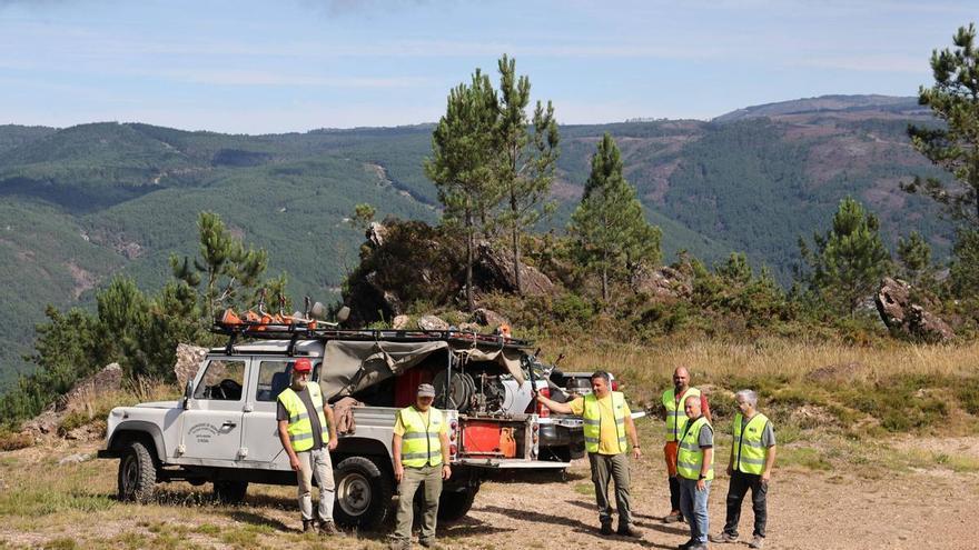 «Los incendios forestales no conocen marcos»: la red comunal que ya frenó 14 conatos en el Baixo Miño sale al monte para adelantarse al fuego este verano