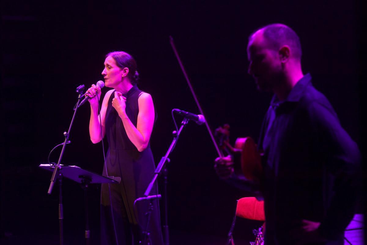 Rosa Cedrón na gala dos XXV PREMIOS OPINIÓN da Música de Raíz. Rosa Cedrón na gala dos XXV PREMIOS OPINIÓN da Música de Raíz.