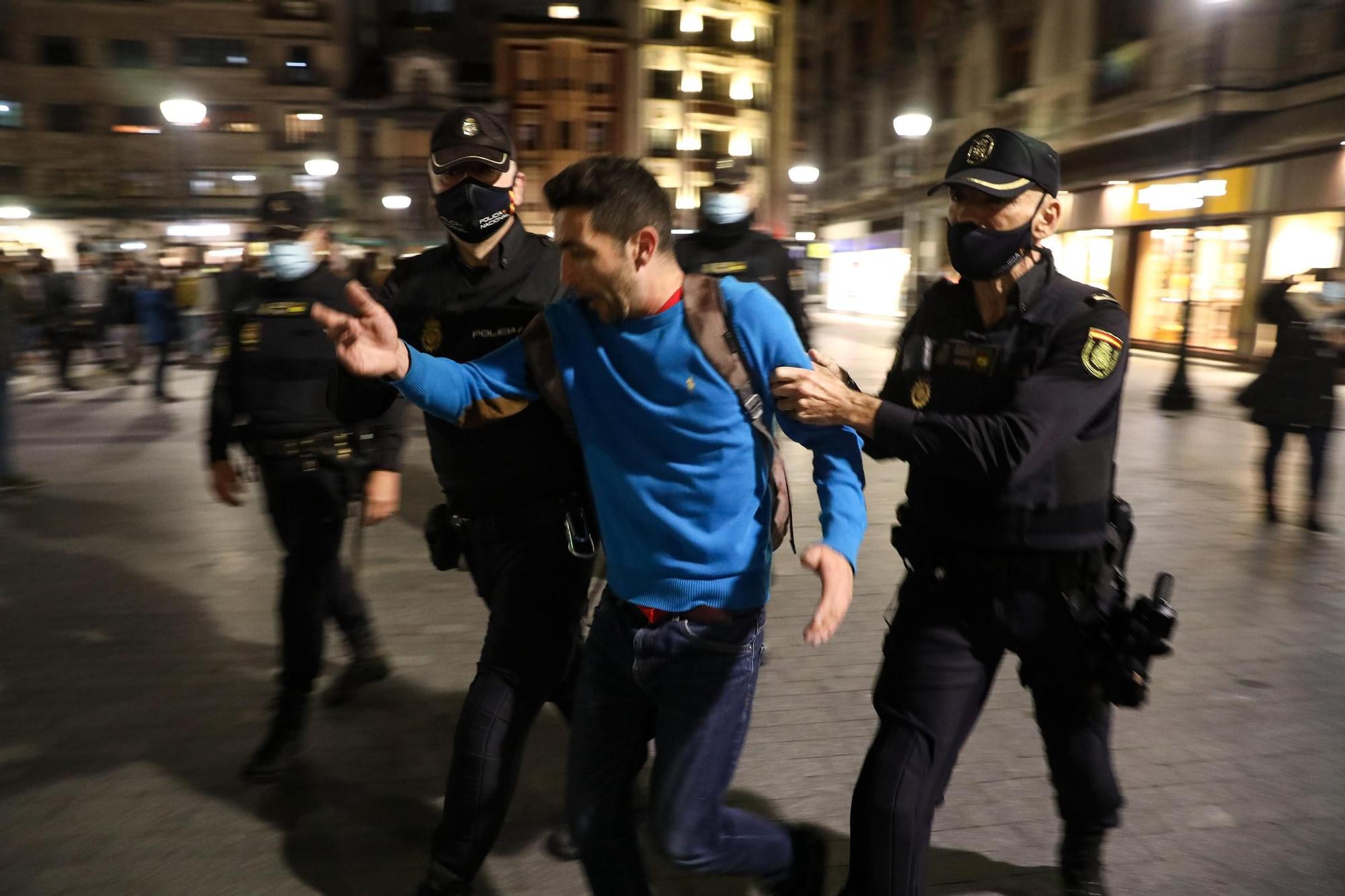 Tensa manifestación a favor de Pablo Hasél en Gijón