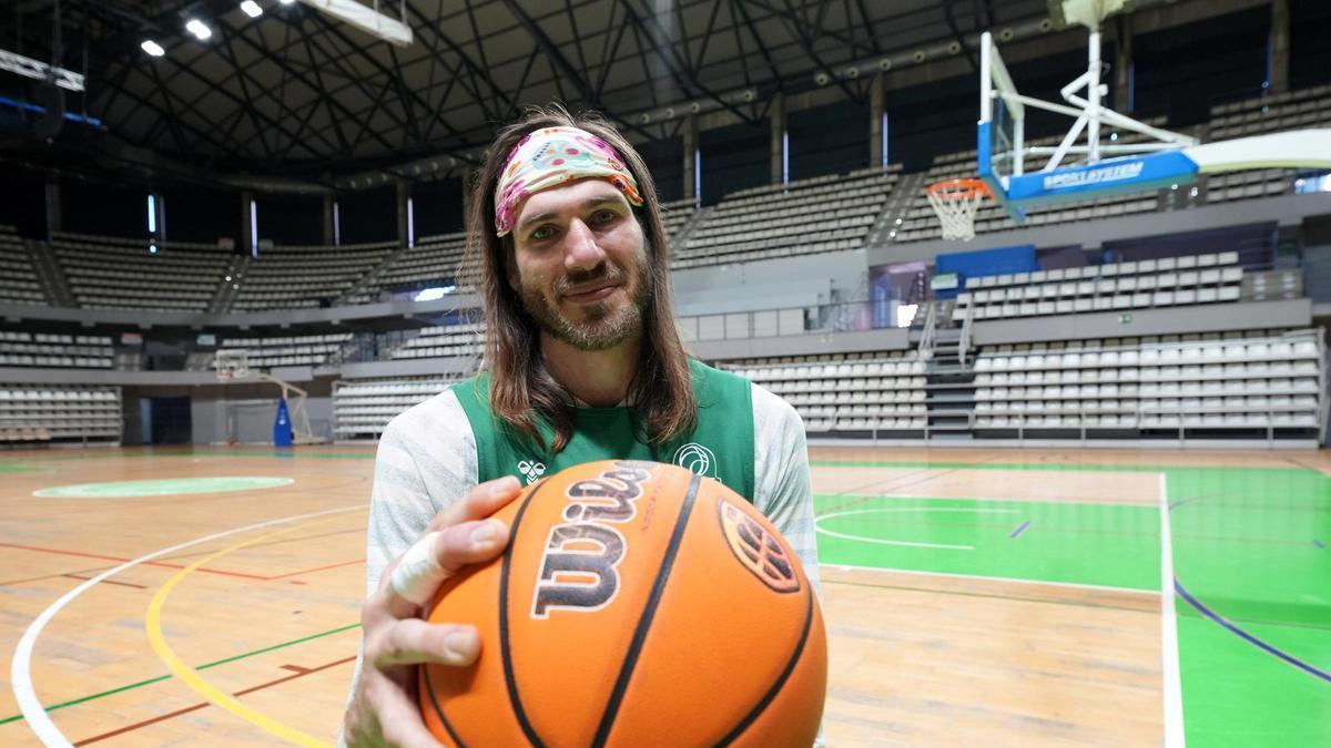 Vídeo | Entrevista a Eric Stutz, jugador del Amics Castelló, que repasa su trayectoria en Mediterráneo