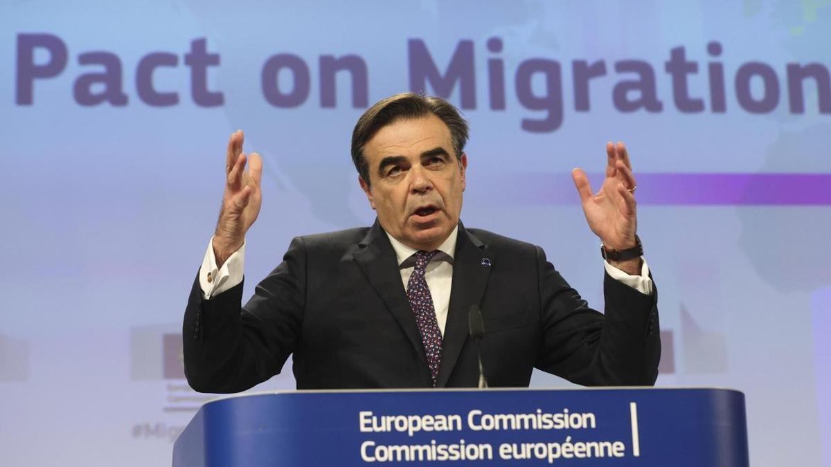 El vicepresidente de la Comisión Margaritis Schinas, este viernes, durante la presentación del pacto de migración y asilo.