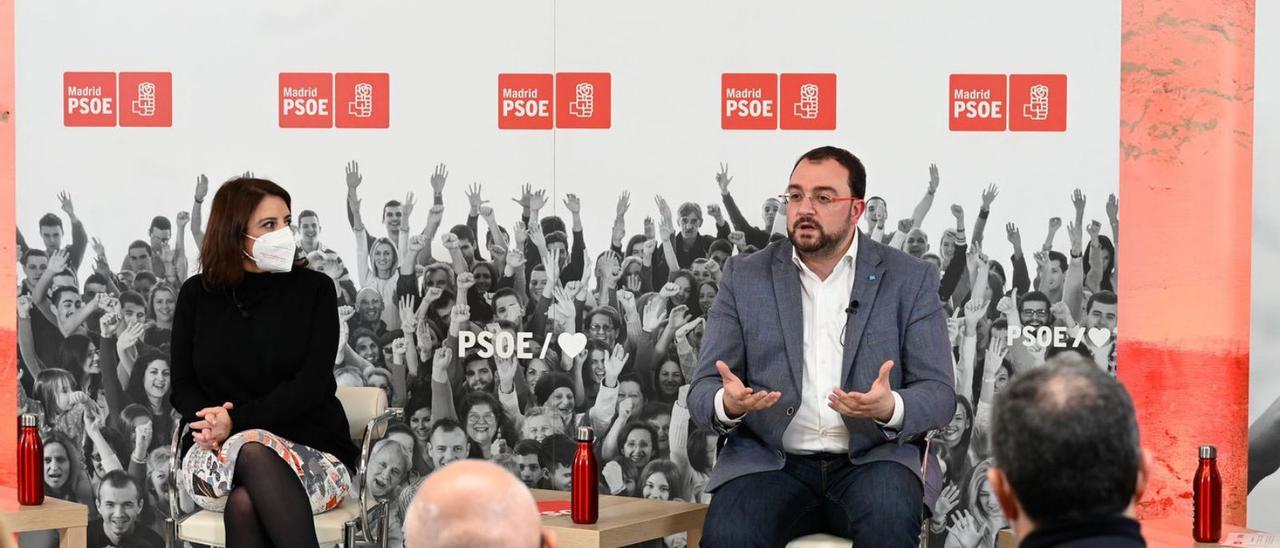 Adrián Barbón, en el acto del PSOE de Madrid, junto a Adriana Lastra.